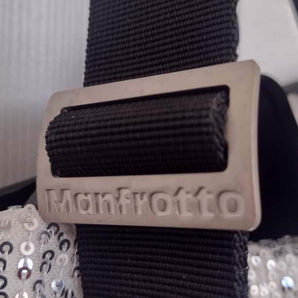Manfrotto Stile+ Protective Camera Bag - Picture 4 of 9
